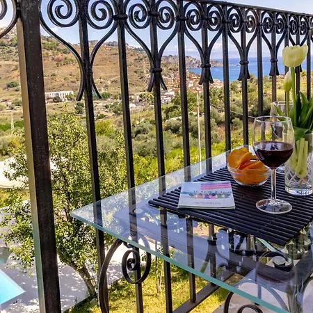 Casa Musica Con Piscina Panoramica Giardini Naxos